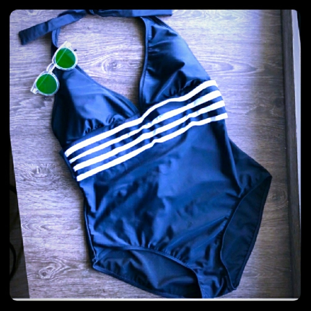 Super flattering one piece by Anne Cole